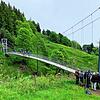 2018 errichtete Crestageo oberhalb von Sargans, Mels und Wartau in der Ostschweiz diese Hängebrücke. Die Brücke am Laufenburger ...