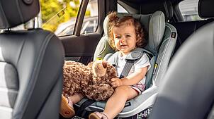 Mechatroniker des Automobilzulieferers Marquardt haben ein System entwickelt, das Kinder vor Überhitzung im Auto schützen soll.