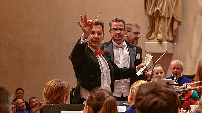 Sie sind närrische Multitalente, aber dirigieren können Anselm Säger (von vorne), Dominik Schaaf und Alexander Brüderle nicht. Deshalb ...