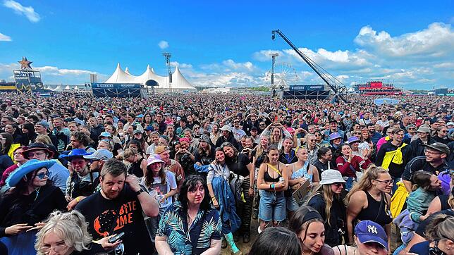 Bild 28: Die besten Bilder vom Auftritt von Tom Odell auf dem Southside 2024