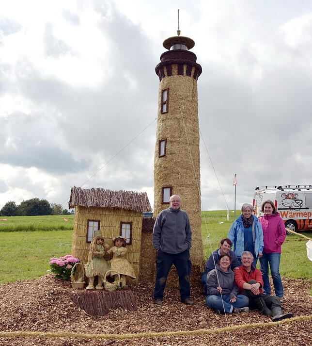 Partnerschaftsverein Arradon/Höchenschwand: Das Bild zeigt Thomas Kaiser und Nicole Heilmeier (v. l.) mit Mitgliedern des ...
