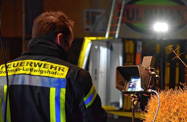 Bild 21: Gefahrgut-Unfall in Zizenhausen: Bilder vom kräftezehrenden Feuerwehreinsatz