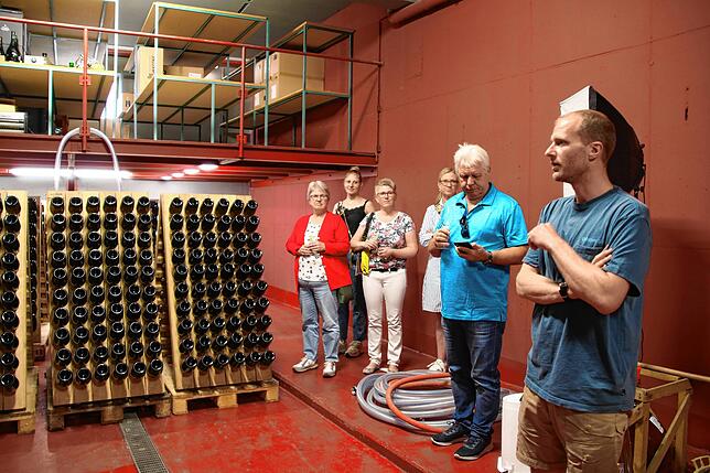 Der Sekt aus St. Blasien wird mit traditioneller Flaschengährung hergestellt. Hier lagert der Sekt auf der Hefe.