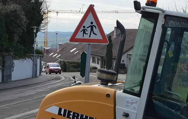 Eine Baustelle ist auch noch die steile Kreuzgasse, die an ihrem unteren Ende in die Hauptstraße mündet. Der größte Teil der im Frühjahr ...