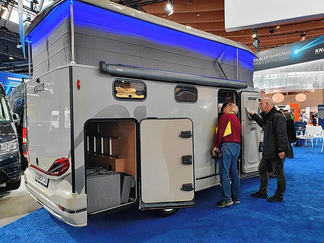 Luft nach oben: Der Hersteller Knaus-Tabbert bringt zur CMT den „Knaus Tourer CUV“ auf den Markt. Das Wohnmobil kann über ...