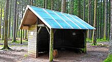 Rund 90 Stunden Arbeit und viel neues Holz investiert „Aktiv für Schönwald“ in die Renovierung des Daches der Straßwaldhütte. Foto: ...