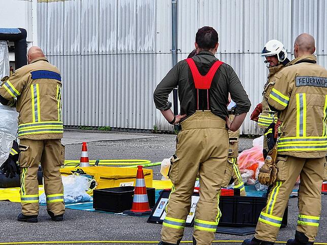 Bild 9: Gefahrgutunfall in Dogern: Feuerwehr-Großeinsatz im Industriegebiet – alle Bilder vom Einsatz