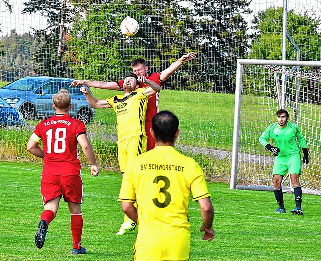 Bild 5: SV Schwörstadt setzt sich im Rothaus-Bezirkspokal mit 2:1 beim FC Dachsberg durch &ndash; und wir haben Bilder!