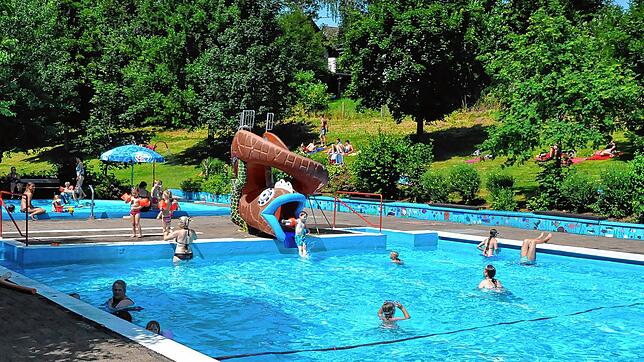 Viele hoffen, dass man alsbald wieder im renovierten Tannheimer Freibad planschen und schwimmen kann. Bild: Jörg-Dieter Klatt