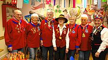 Sechs Mitglieder der Bengelschiesser-Zunft erhalten die Goldene Ehrennadel (v.l.): Bruno Schmidt, Ursel und Gottfried Graf, Annemarie ...