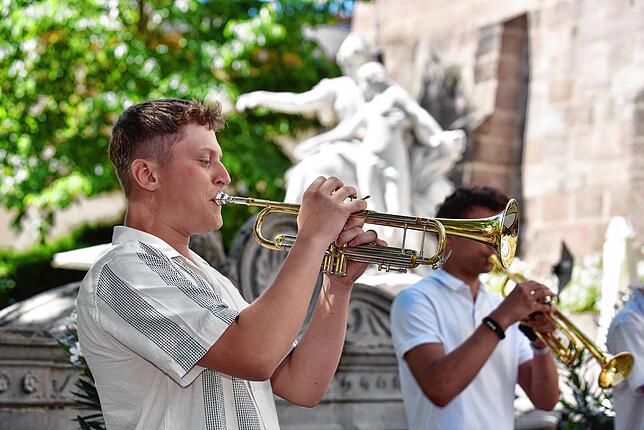 Bild 13: DAs Donauquellfest ist eröffnet- Kaltgetränke fließen, Laune ist in Bestform.