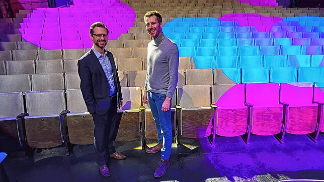 Rosarot und Himmelblau drückt die aktuelle Stimmung im Gloria-Theater recht gut aus. Alexander Dieterle (links) und Jochen Frank Schmidt ...