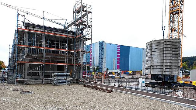 So sieht es auf dem Gelände der früheren Kammgarnspinnerei Coats Mez am Ortsanfang Bräunlingen gerade aus. Das neue Gebäude für ...