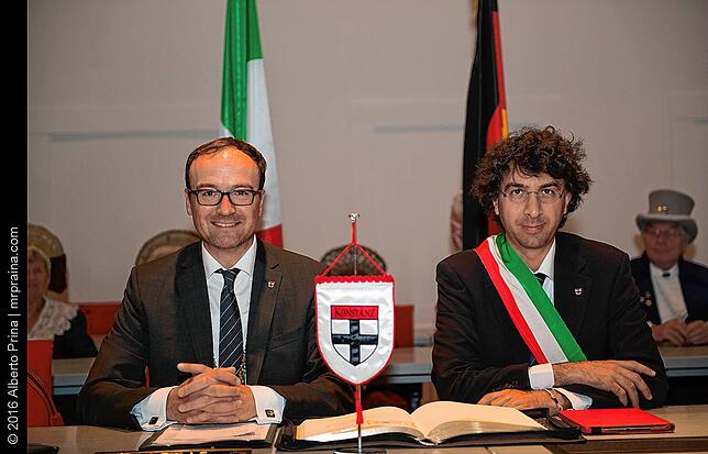 Ferrari mit Konstanz&lsquo; Oberbürgermeister Uli Burchardt.