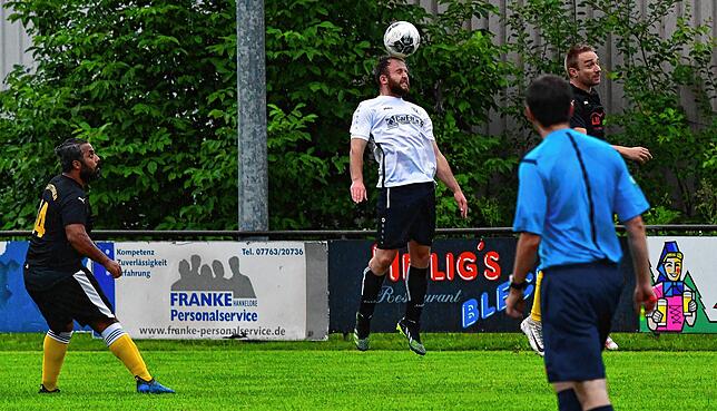 Bild 12: Reserve des FC Schlüchttal siegt im Rothaus-Bezirkspokal mit 3:2 beim SV Luttingen &ndash; und wir haben Bilder!