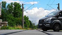 Noch rollt der Verkehr, aber das ändert sich bald: Der Bahnübergang an der Schaffhauser Straße in Singen muss schon wieder wegen ...