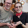 Ralf und Ellen Claaßen von der Villinger Vogelstation haben täglich alle Hände voll zu tun, um die vielen bei ihnen abgegebenen ...