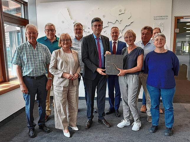 Um die Zukunft der Gesundheitsversorgung ging es bei der Übergabe der Online-Petition des Freundeskreises Krankenhaus Loreto im ...