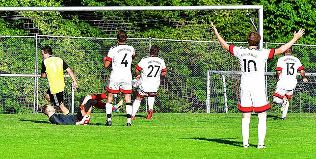 Bild 23: SV Eichsel dreht binnen drei Minuten das Spiel im Rothaus-Bezirkspokal zum 4:3-Sieg bei der SG Niederhof-Binzgen &ndash; und wir haben Bilder!