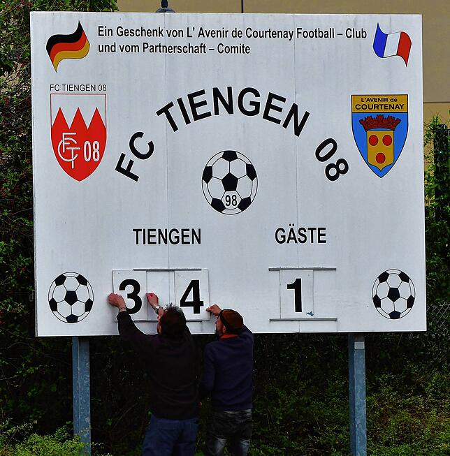 Bild 43: Neuer Spitzenreiter FC Tiengen 08 besiegt den TuS Efringen-Kirchen mit 4:1 &ndash; und wir haben Bilder!
