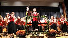 Mit zwei Zugaben verabschiedete sich der Musikverein Wald beim festlichen Jahreskonzert vom Publikum.