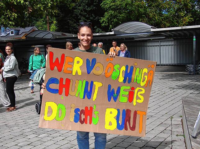 Queer und vom Dorf – ihrem Dialekt bleiben die „Öschinger“ auch auf ihren Plakaten treu.