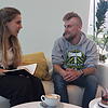 Jesse Aaron Enderle im Gespräch mit SÜDKURIER-Mitarbeiterin Angelina Sortino.
