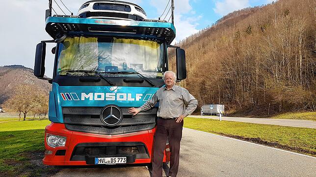 Norbert Grauert, Lkw-Fahrer aus Brandenburg, hat seinen Autotransporter an der B&nbsp;317 auf den Rastplatz Utzenfeld gelenkt und wird ...