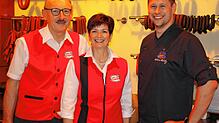 Nach 40 Jahren hat das Ehepaar Gertrud und Wolfgang Ermler die Traditionsmetzgerei an die Firmengruppe Frick übergeben, wobei Philipp ...