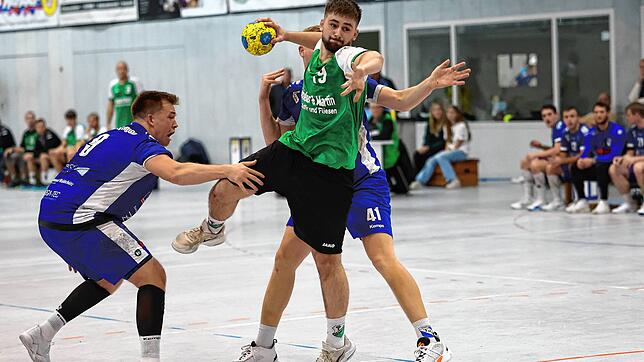 Der TV Ehingen (in der Bildmitte Yannik Sauter am Ball) spielt bei der HSG Mimmenhausen/Mühlhofen, der TuS Steißlingen (links Lennart ...