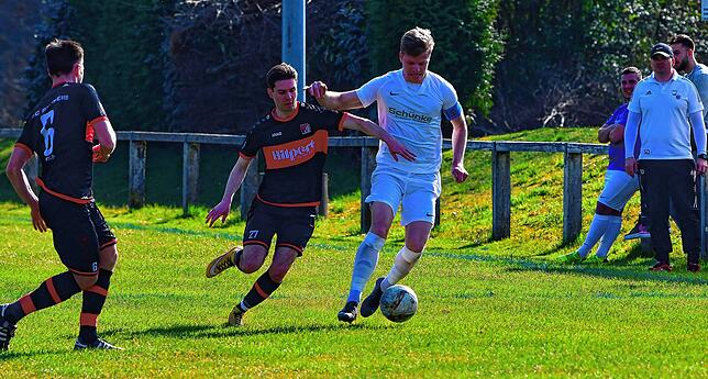 Bild 11: SG FC Wehr/Brennet gelingt wichtiges 1:0 gegen den FC RW Weilheim &ndash; und wir haben Bilder!