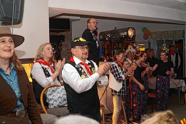 Bild 8: Bildergalerie: So bunt war der Gockelball in Zollhaus