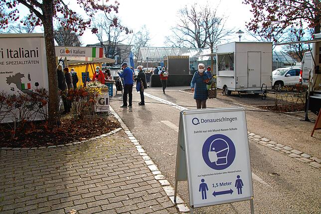 Der Tuttlinger Wochenmarkt wurde vergangene Woche kurzfristig abgesagt, um die Corona-Zahlen zu senken. Marktbetreiber und Besucher ...