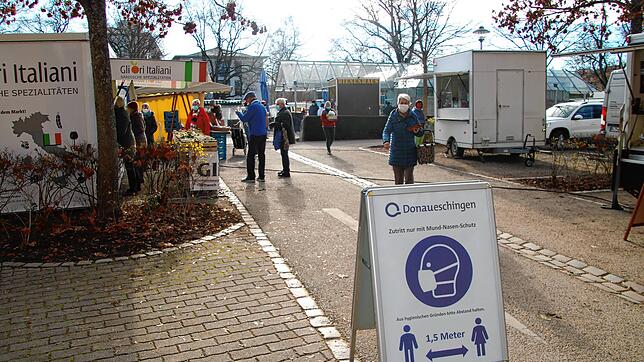 Der Tuttlinger Wochenmarkt wurde vergangene Woche kurzfristig abgesagt, um die Corona-Zahlen zu senken. Marktbetreiber und Besucher ...