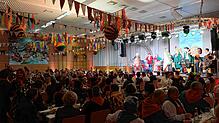 Die Linzgauhalle ist beim Ehrenabend kaum wiederzuerkennen.