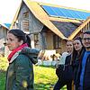 Maria Brucker, Antonia Kraul, Erdil Canan und Jakob Kraul (von links) stehen vor dem Areal, auf dem möglichst bald die Bauwagen für den ...