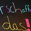 Der Schriftzug &ldquo;Wir schaffen das!&bdquo; ist auf einem Aufsteller in einer Schule zu lesen. Ab Montag sollen die Einrichtungen ...