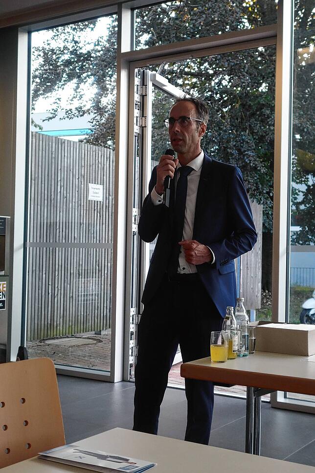 Bürgermeister-Bewerber Frank Harsch in der Engener Stadthalle.