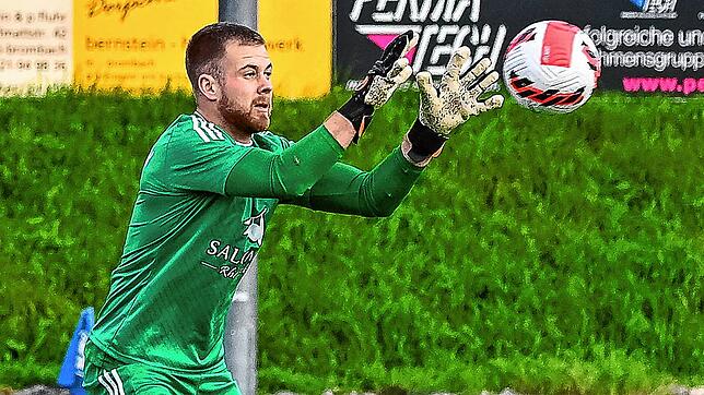 Hält den Punkt fest: Torwart Simon Krause vom FC Hochrhein – hier ein Archivbild – entschärfte kurz vor Schluss einen Fallrückzieher von ...