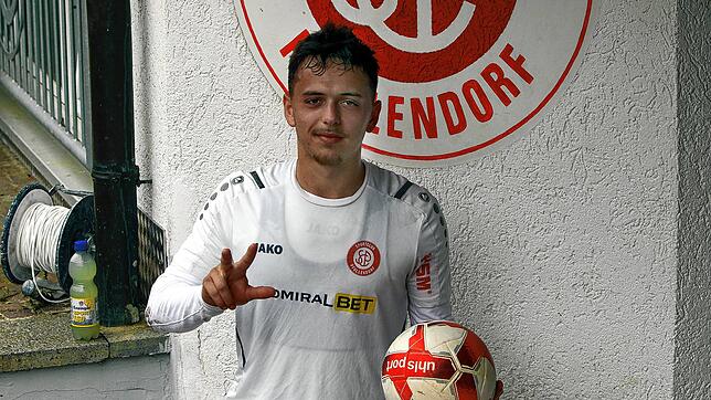 Dreifacher Torschütze Marco Straub beim 5:0 des SC Pfullendorf über SF Elzach-Yach.