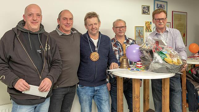 Die fleißigsten „Macher“ der neuen Grafenhausener Zunftstube (von links): Dirk Müller, Stefan Kaiser und Roland Bucher wurden von ...