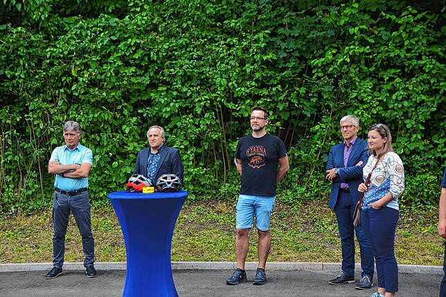 Einige Vertreter des Gemeinderats waren bei der Fahrzeugweihe dabei (von links): Martin Brugger, Markus Waibel, Boris Mattes, ...