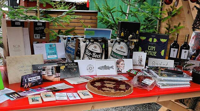 Bild 21: Hincooker auf dem Weihnachtsmarkt: Weihnachtsmann, Taschengeld vom Franz und 2000 Euro Spenden