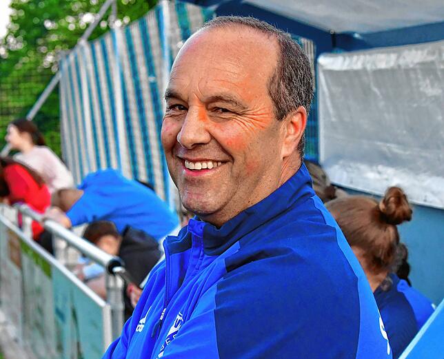 Trainer Luigi Culotta (SV Berau): „Meike ist ein Naturtalent. Sie kann beidfüßig hart und präzise schießen.“