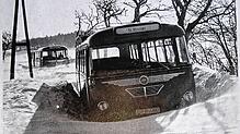 Vom Schneesturm gestoppt wurden diese beiden Postbusse, die am 21. Januar 1963 um 13 Uhr in Waldshut mit Ziel St. Blasien abgefahren ...