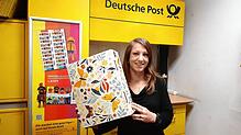 Nathalie Erbstößer arbeitet in der Postfiliale in Oberuhldingen.