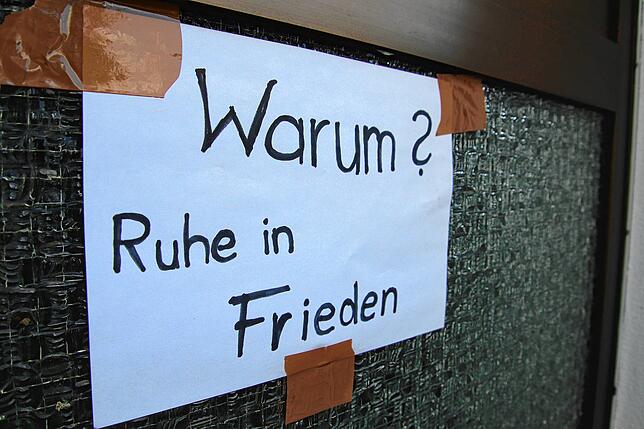 Dieses Schild klebt an der Haustür der 39-Jährigen.