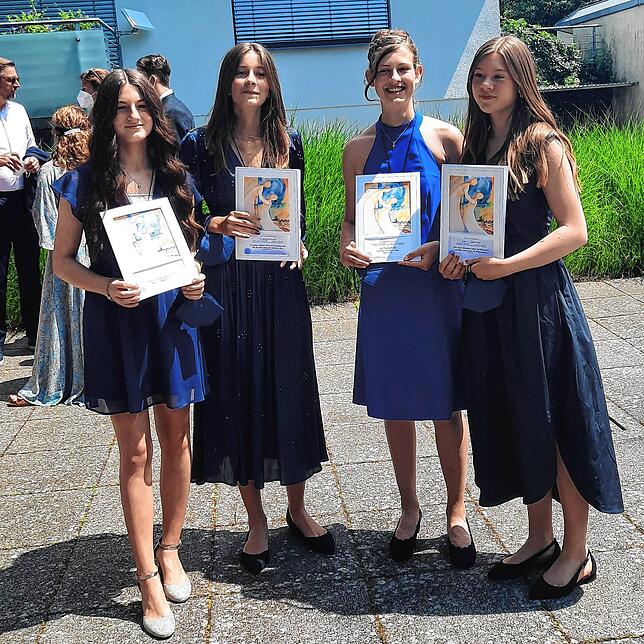 Annika Salzig, Florence Koch, Anika Bittner und Lilly Sick feierten ebenfalls ihre Konfirmation gemeinsam.