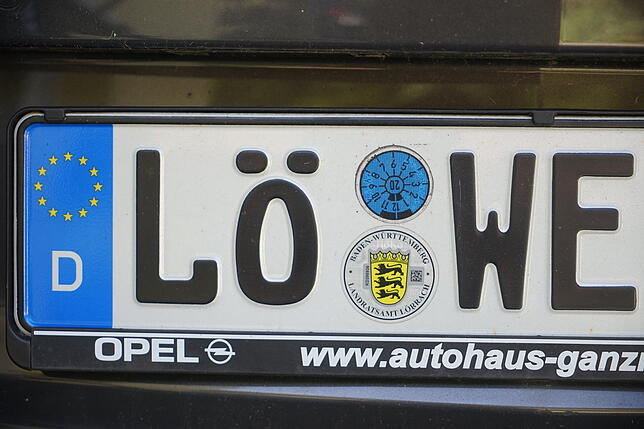 Die meisten Autofahrer am Hochrhein haben ein Wunschkennzeichen. Die Mutter von SÜDKURIER-Redakteurin Verena Wehrle hat sich, wie viele ...