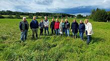 Einige Bürger von Oberdorf sind entsetzt: Vor ihren Häusern könnte eine Freiflächen-Photovoltaikanlage entstehen. Von links: Willi ...